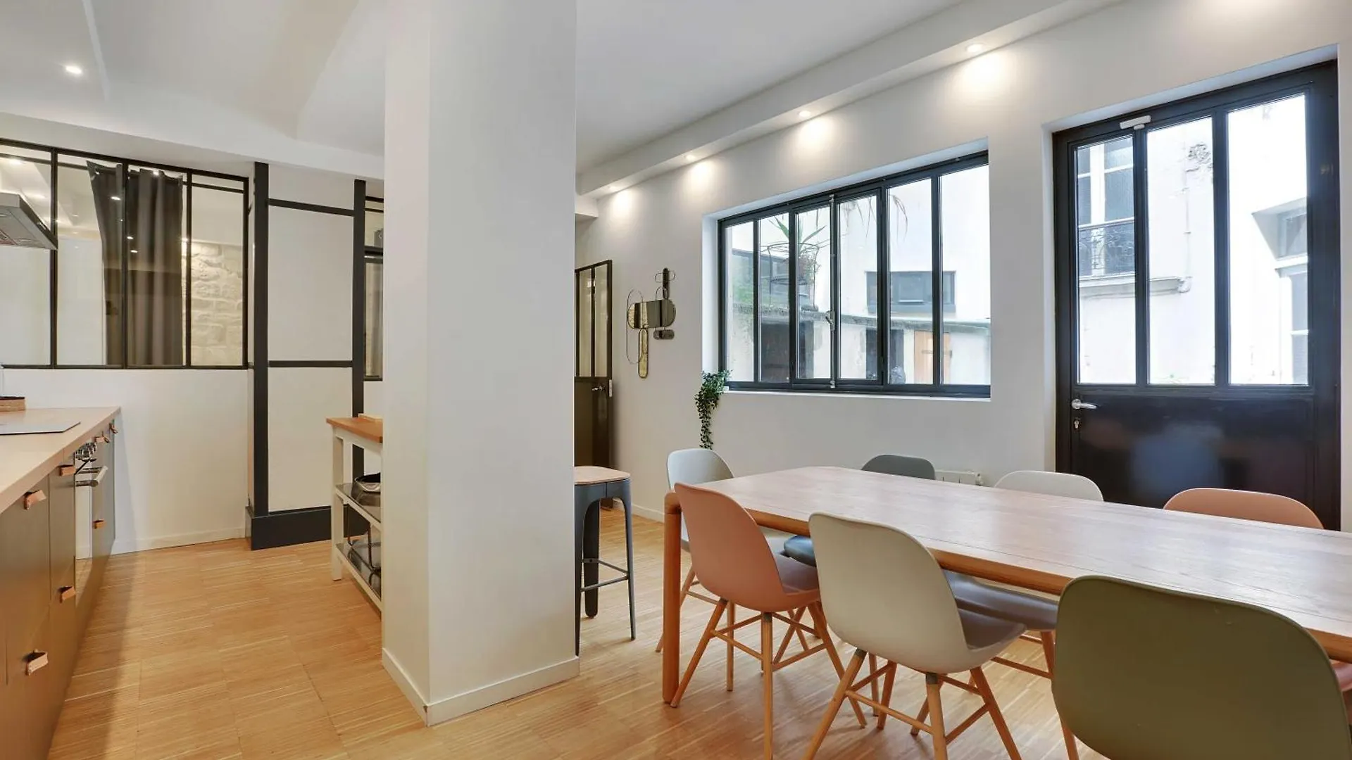 Spacious Apartment - 4Br-10P Montmartre Paris France